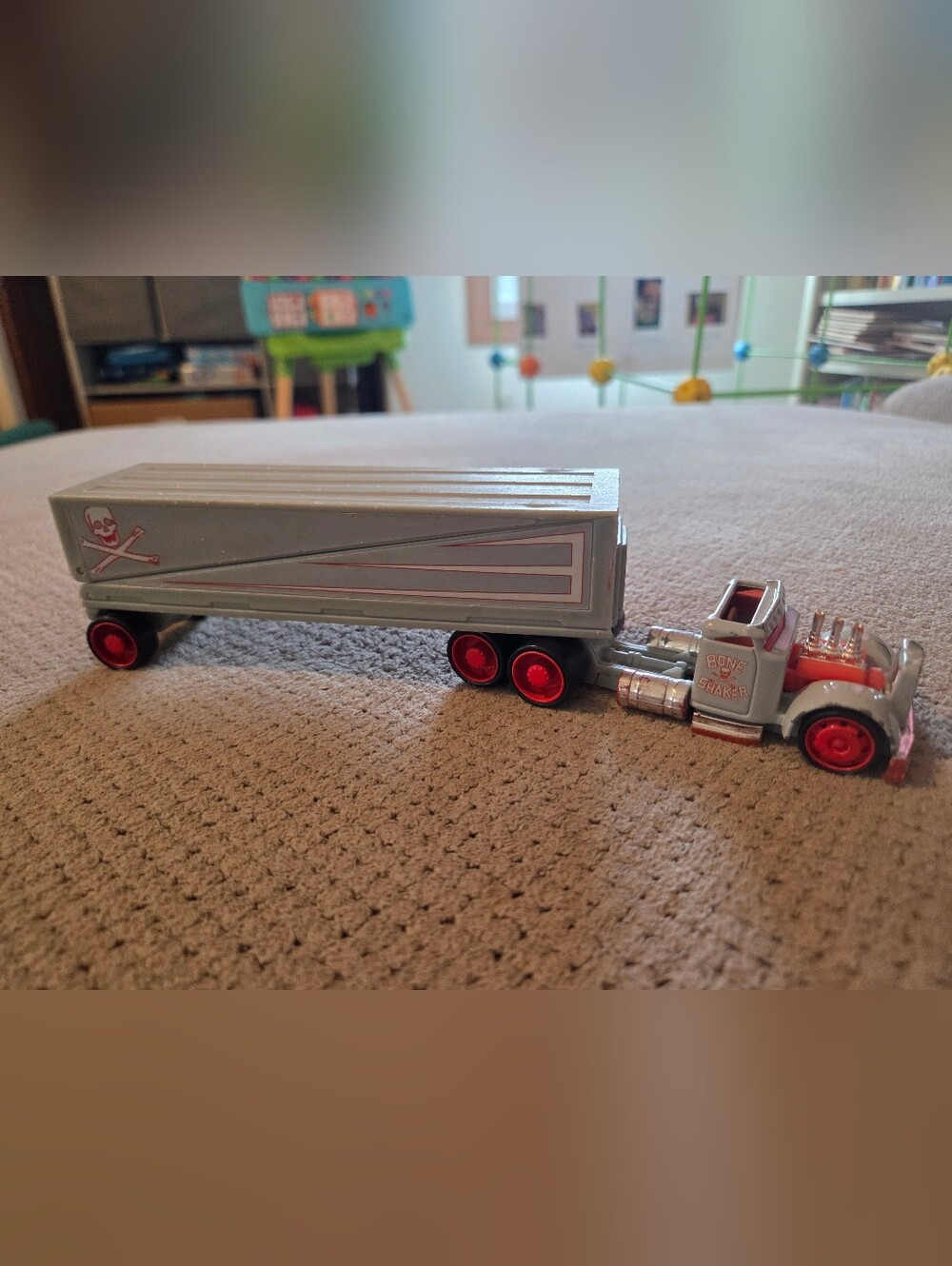 Hot Wheels 2006 Truckin' Transporter Bone Shaker Ramp Bone Shaker hauler
